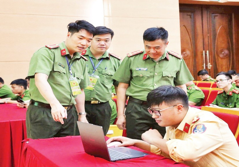 Học viên tham dự kỳ thi tập trung kết thúc khóa học.