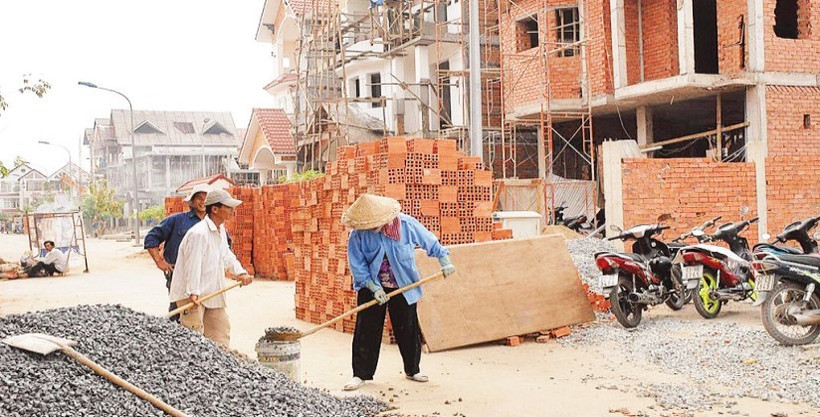 Một công trình xây dựng tại Quận 7, Thành phố Hồ Chí Minh. (Ảnh TÙNG QUANG)