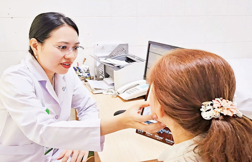 Khám bệnh tại Bệnh viện đa khoa Hoàn Mỹ Cửu Long, đơn vị đầu tiên tại Cần Thơ triển khai hệ thống hồ sơ bệnh án điện tử (EMR).