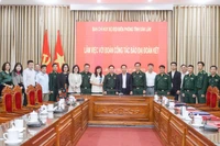 Quang cảnh buổi làm việc. (Ảnh: Quang Vinh)