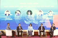 Các diễn giả thảo luận tại hội thảo