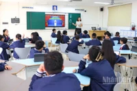 Giáo viên giảng dạy trong một tiết học tại Trường trung học cơ sở Ngô Sĩ Liên (Hà Nội) (Ảnh: ĐẠI THẮNG)