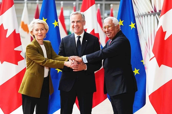 Thủ tướng Canada Mark Carney (giữa) bày tỏ hợp tác với các nhà lãnh đạo EU. Ảnh: EUNEWS