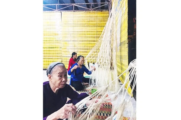Làm võng ngô đồng.