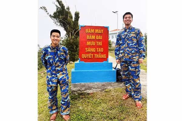 Đường lên khu A Trạm radar 485.