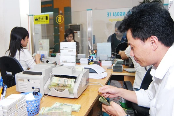 Nhóm khách hàng dùng tài sản thế chấp bị thu hẹp khả năng tiếp cận nguồn vốn chính thức. Ảnh: NAM ANH