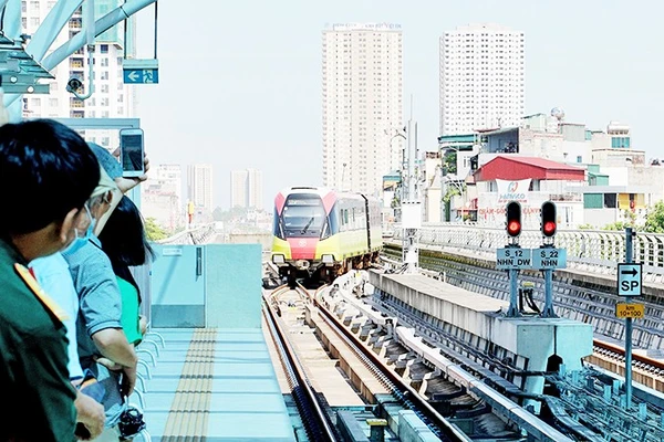 Tuyến đường sắt đô thị Nhổn - Ga Hà Nội. Ảnh: NAM HẢI