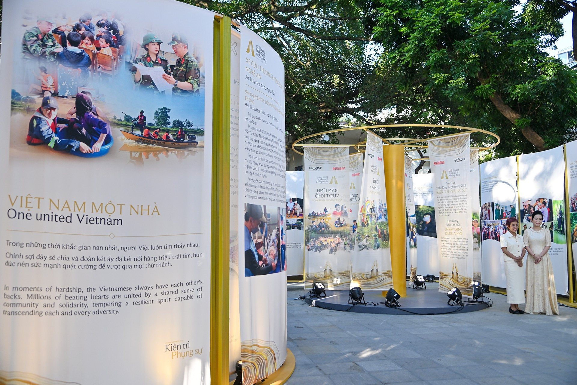 ពិព័រណ៍រង្វាន់ច្បាប់មនុស្សបង្ហាញពីដំណើរឆ្ពោះទៅរករង្វាន់ច្បាប់មនុស្ស 2023-2024 និងអ្នកចុងក្រោយឆ្នាំ 2025។ ពិព័រណ៍នេះចាប់ពីថ្ងៃទី ១៥ ដល់ ៣០ ខែវិច្ឆិកា។ chi-6463.jpg