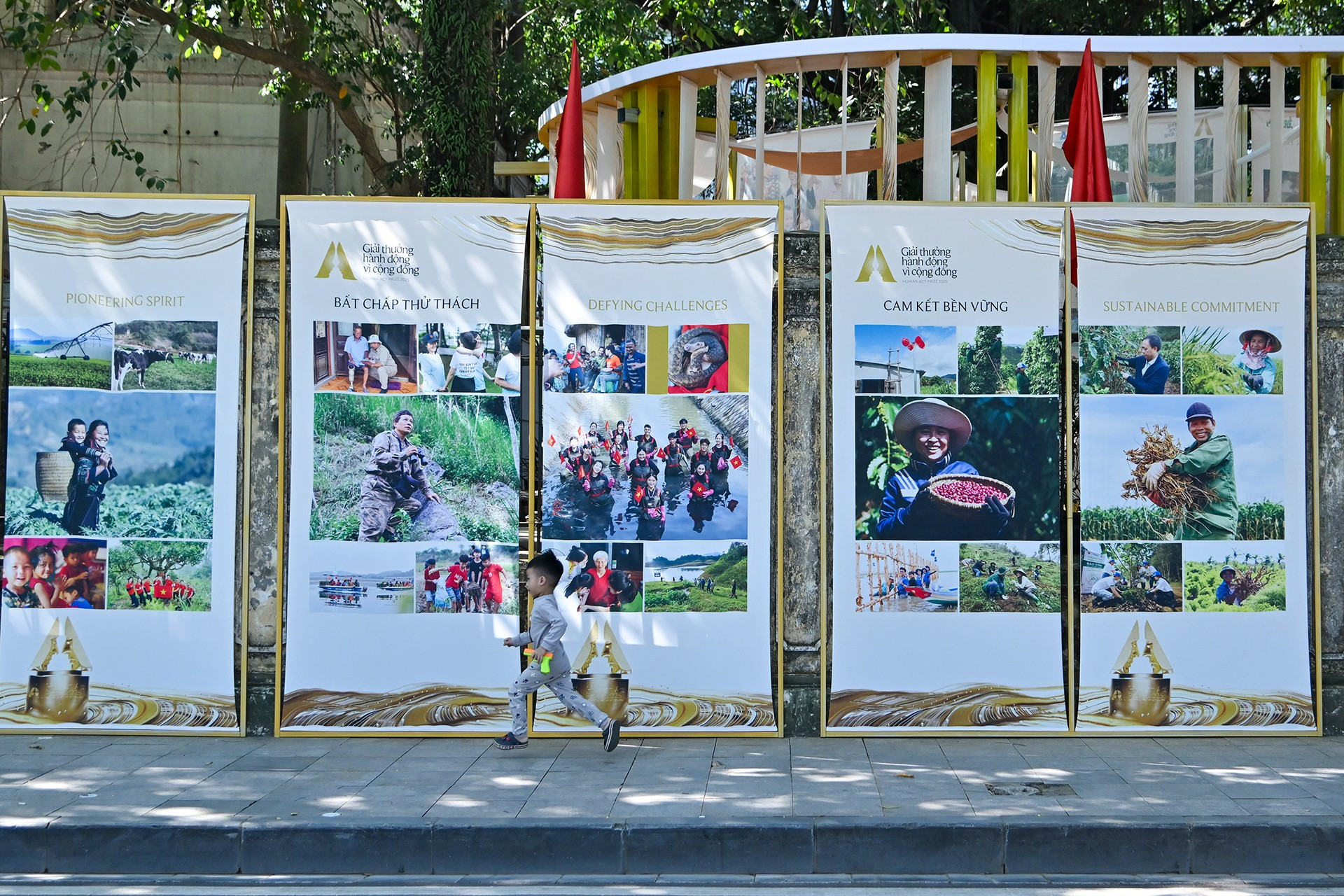Triển lãm nằm trong khuôn khổ Giải thưởng &quot;Hành động vì Cộng đồng&quot; nhằm tôn vinh các nỗ lực vì cộng đồng, truyền cảm hứng cho các cá nhân, tổ chức khác hành động mạnh mẽ và truyền đi giá trị tri thức từ những bài học thực tế đầy cảm hứng.