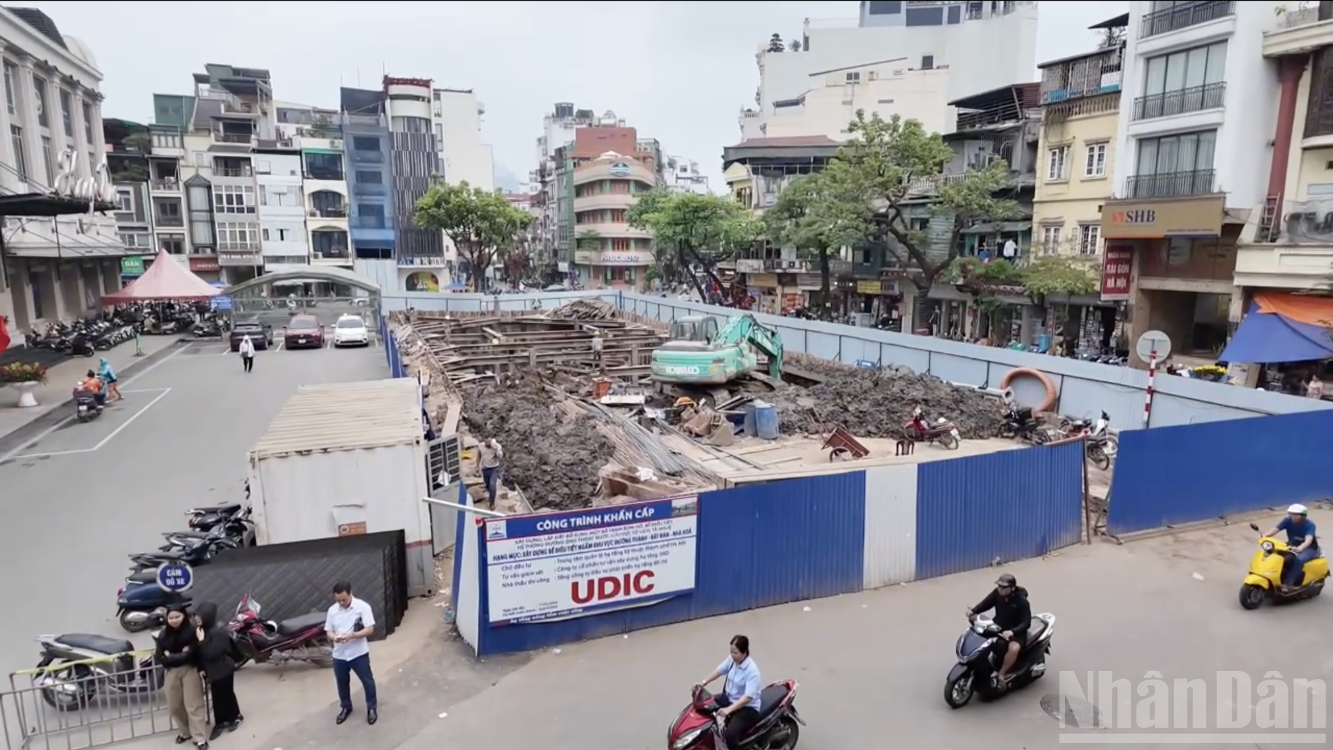 Công trình bể điều tiết ngầm khu vực Đường Thành-Bát Đàn-Nhà Hỏa nằm ở trước cổng chợ Hàng Da, là nút giao của 5 tuyến phố: Hàng Da, Đường Thành, Yên Thái, Hàng Điếu, Nguyễn Văn Tố. 