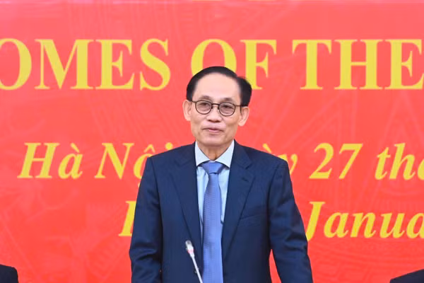 Ủy viên Bộ Chính trị, Bộ trưởng Bộ Ngoại giao Lê Hoài Trung thông báo về kết quả Đại hội XIV của Đảng. (Ảnh: TTXVN)