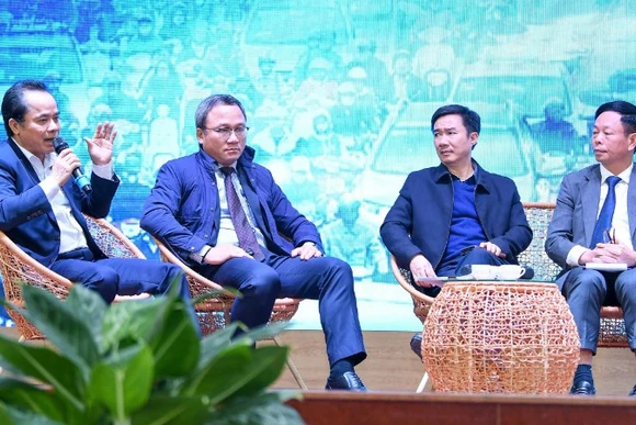 Tọa đàm trong khuôn khổ hội thảo đề xuất những giải pháp tổng thể, khả thi trong giai đoạn tới.