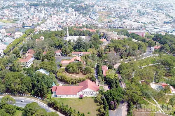 Trường đại học Đà Lạt tọa lạc trong không gian xanh cao nguyên Lâm Viên. (Ảnh: BẢO VĂN) 