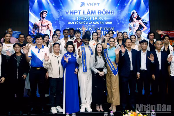 Lãnh đạo Sở Văn hóa, Thể thao và Du lịch Lâm Đồng cùng VNPT Lâm Đồng chào đón Ban tổ chức và thí sinh Cuộc thi Hoa hậu và nam vương siêu mẫu thể hình thế giới 2026. (Ảnh: BẢO VĂN)