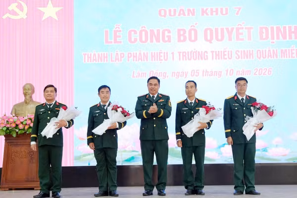 Thành lập và ra mắt Đảng ủy phân hiệu 1 Trường Thiếu sinh quân miền nam tại Lâm Đồng. (Ảnh: CTV) 