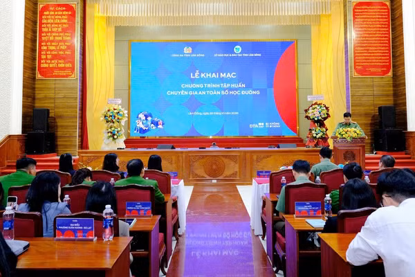 Quang cảnh khai mạc chương trình tập huấn. (Ảnh: CTV)