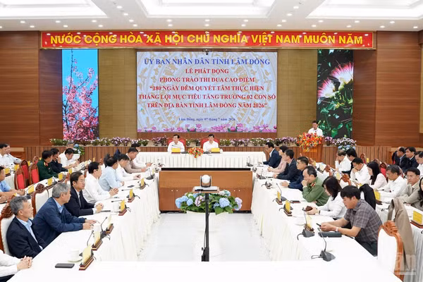 Quang cảnh lễ phát động phong trào thi đua cao điểm "180 ngày đêm quyết tâm thực hiện thắng lợi mục tiêu tăng trưởng "hai con số" trên địa bàn tỉnh Lâm Đồng năm 2026".
