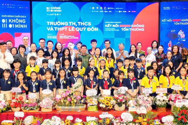 Khởi động chiến dịch “Không một mình” năm 2026 tại Trường tiểu học, trung học cơ sở và trung học phổ thông Lê Quý Đôn, tỉnh Lâm Đồng. (Ảnh: CTV)