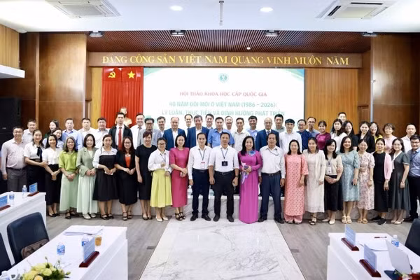 Đại biểu chụp ảnh lưu niệm. (Ảnh: ULAW)