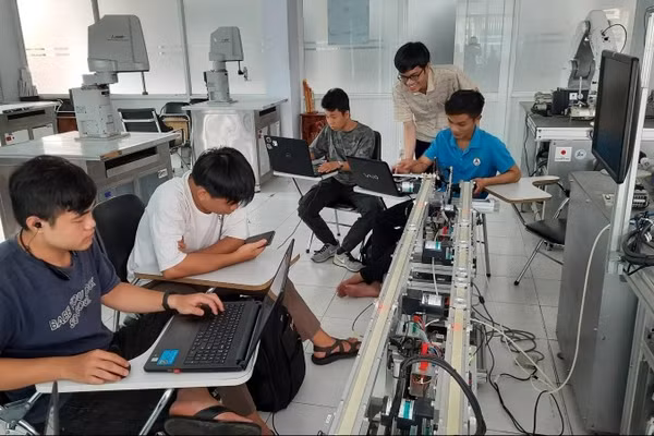 Đào tạo nguồn nhân lực tự động hóa tại Khu Công nghệ cao Thành phố Hồ Chí Minh. (Ảnh: CTV)