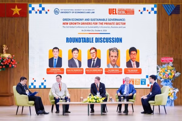 Chuyên gia thảo luận tại sự kiện. (Ảnh: UEL)