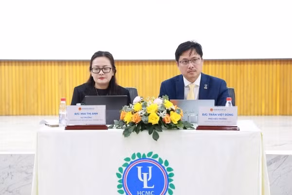 Các đồng chí chủ trì hội thảo. (Ảnh: Cộng tác viên)