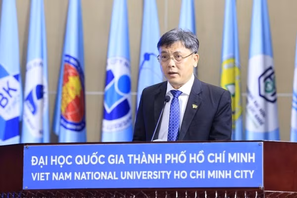 Phó Giáo sư, Tiến sĩ Nguyễn Minh Tâm, Phó Giám đốc Đại học Quốc gia Thành phố Hồ Chí Minh phát biểu khai mạc (Ảnh: MỘC MIÊN)