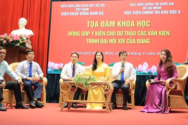 Tọa đàm “Đóng góp ý kiến cho dự thảo các văn kiện trình đại hội XIV của Đảng”.