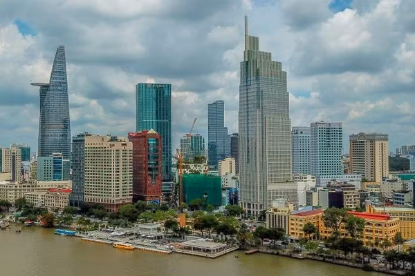 Thành phố Hồ Chí Minh hướng đến trở thành trung tâm kinh tế hàng đầu khu vực. (Ảnh HOÀNG TRIỀU)