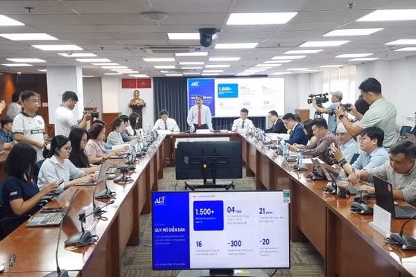 Quang cảnh buổi họp báo. (Ảnh: CAO TÂN)