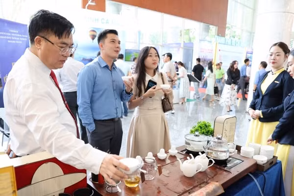 Doanh nghiệp trưng bày sản phẩm Hội nghị kết nối đầu tư và hợp tác phát triển giữa Thành phố Hồ Chí Minh với các tỉnh, thành phố vùng Đông Nam Bộ và vùng Đồng bằng sông Cửu Long. (Ảnh: CTV)