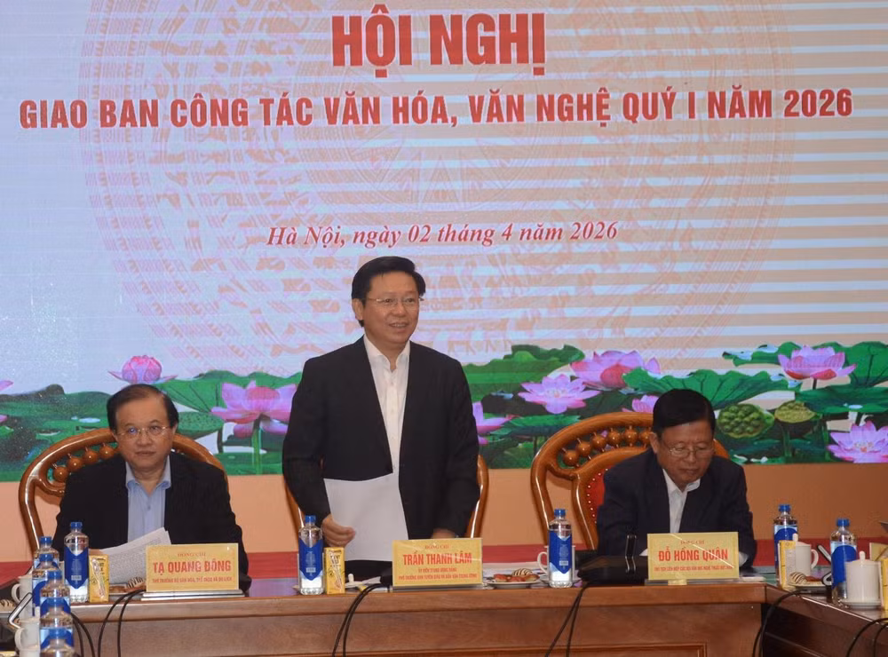 Đồng chí Trần Thanh Lâm (đứng) phát biểu chỉ đạo hội nghị 