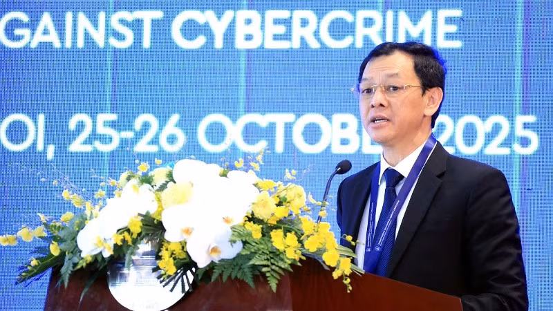 Thứ trưởng Y tế Nguyễn Tri Thức phát biểu tại tọa đàm.