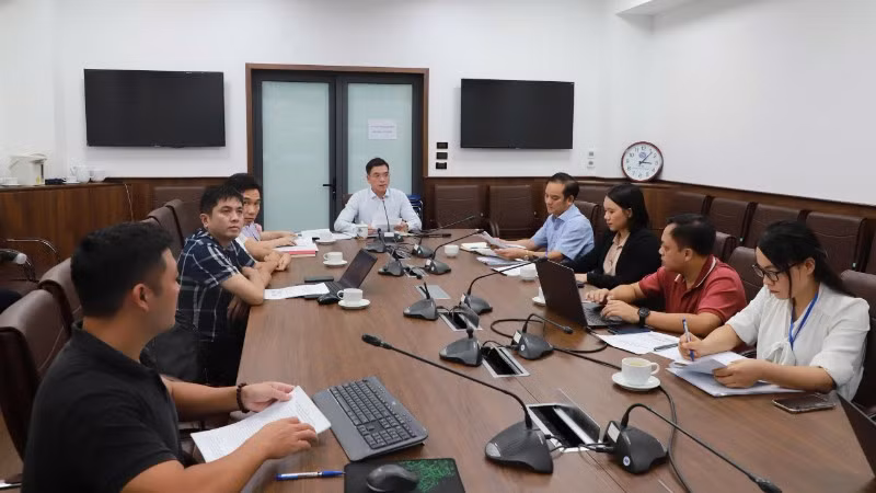 Tiến sĩ, bác sĩ Hà Anh Đức, Cục trưởng Cục Quản lý Khám, chữa bệnh chủ trì cuộc họp. 