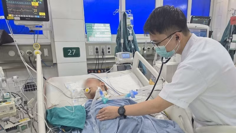 Bệnh viện Bạch Mai liên tục tiếp nhận nhiều ca uốn ván nặng điều trị tại Viện Y học Nhiệt đới Bạch Mai.