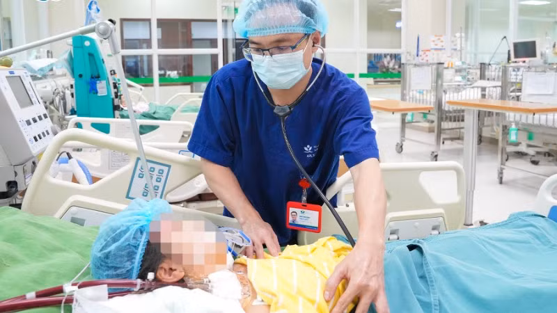 Bệnh nhi viêm cơ tim cấp với những diễn biến rất nhanh và nguy hiểm.