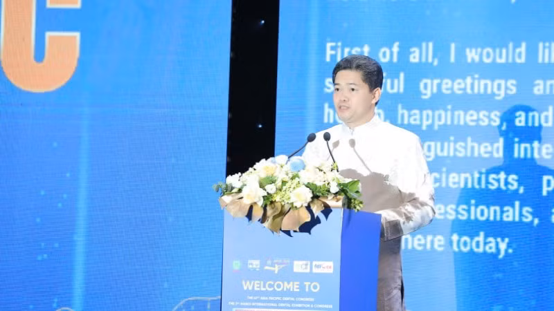 Thứ trưởng Thường trực Y tế Vũ Mạnh Hà phát biểu tại hội nghị. 