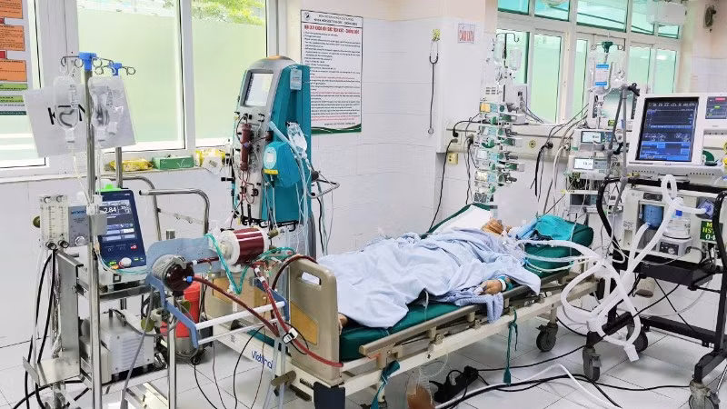 Bệnh nhân điều trị tại khoa Hồi sức tích cực Chống độc.