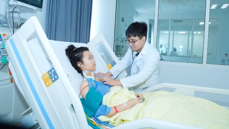 Bệnh nhân trải qua cơn nguy kịch do sốc phản vệ nặng. 