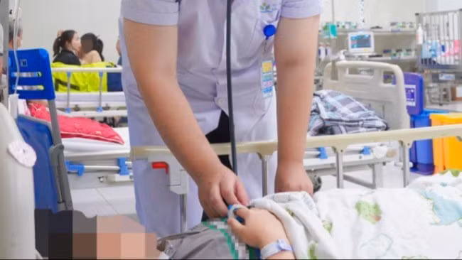 Bệnh nhi nằm điều trị tại Bệnh viện Nhi Trung ương.