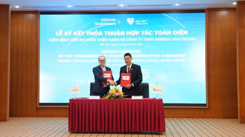 Đại diện lãnh đạo hai bên tại buổi lễ ký kết.