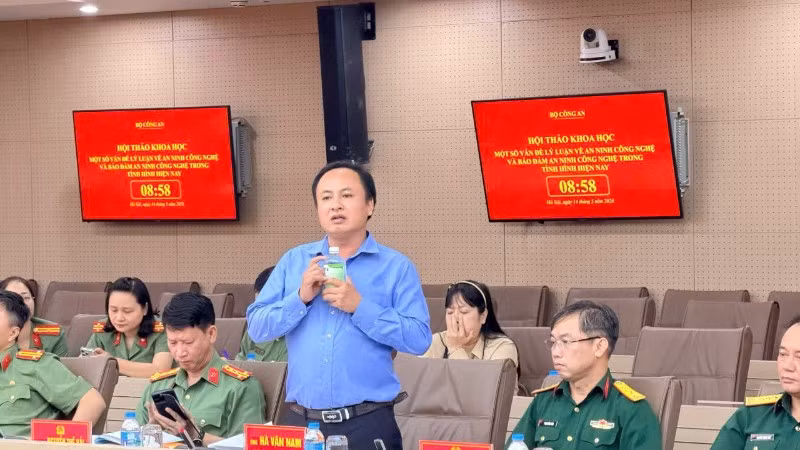 Ông Hà Văn Nam, Giám đốc Công ty Ứng dụng khoa học quốc tế chia sẻ về giải pháp công nghệ sát khuẩn nội địa. 