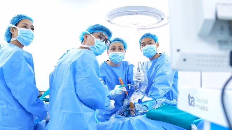 Một trường hợp bị chấn thương thể thao phải can thiệp phẫu thuật.