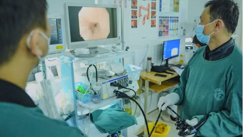 Nội soi cho bệnh nhân để phát hiện sớm bệnh lý. (Ảnh: BVCC)