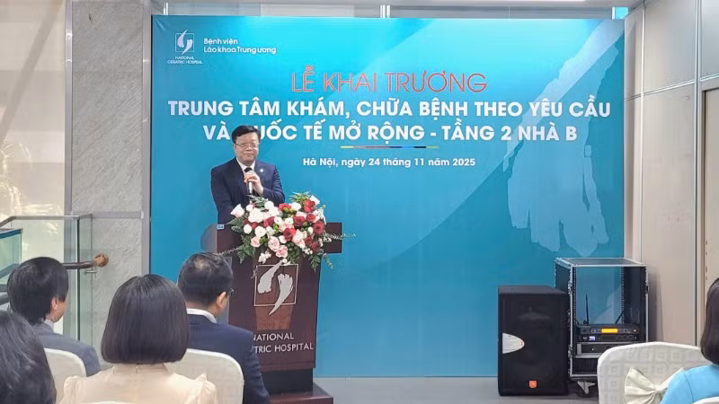 Phó Giáo sư, Tiến sĩ, bác sĩ Nguyễn Trung Anh, Giám đốc Bệnh viện Lão khoa Trung ương phát biểu.