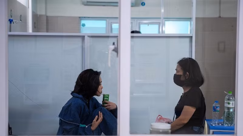 Bệnh nhân cúm nằm điều trị tại Bệnh viện Thanh Nhàn.