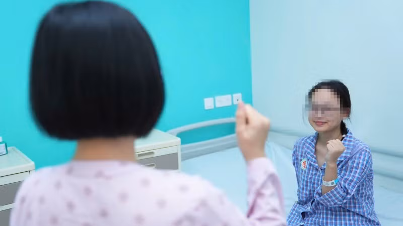 Hai mẹ con bình phục sau ca phẫu thuật.