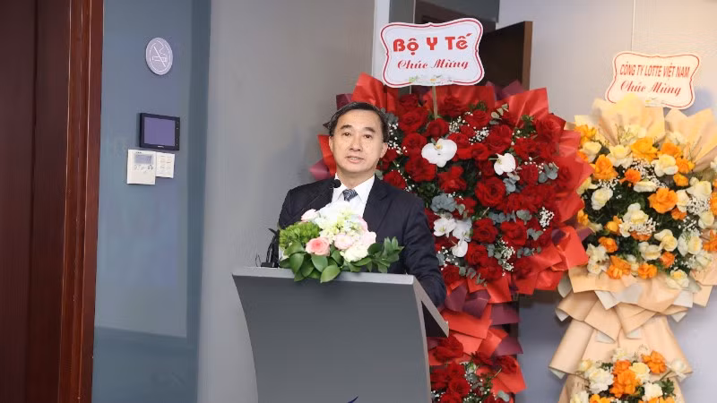 Giáo sư, Tiến sĩ Trần Văn Thuấn, Thứ trưởng Y tế phát biểu. 