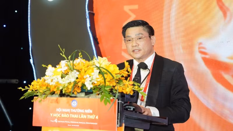 Thầy thuốc nhân dân, Giáo sư, Tiến sĩ Nguyễn Duy Ánh, Giám đốc Bệnh viện Phụ sản Trung ương phát biểu tại hội nghị. 