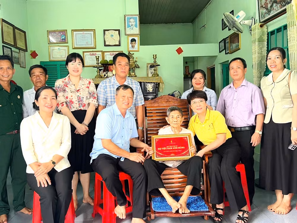qtt-tang-qua-cho-me-vnah-tai-dong-nai.jpg